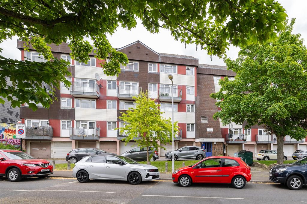 Property photo 1 of 24 Aldriche Way, E4