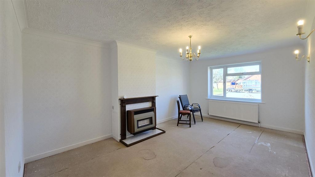 Property photo 3 of 11 Living Room