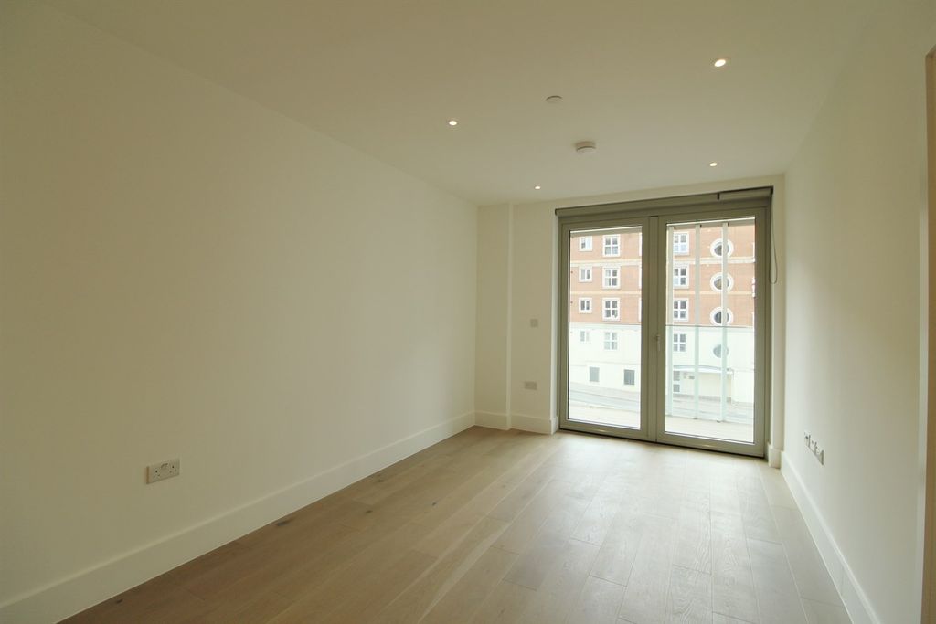 Property photo 3 of 8 Living+Area