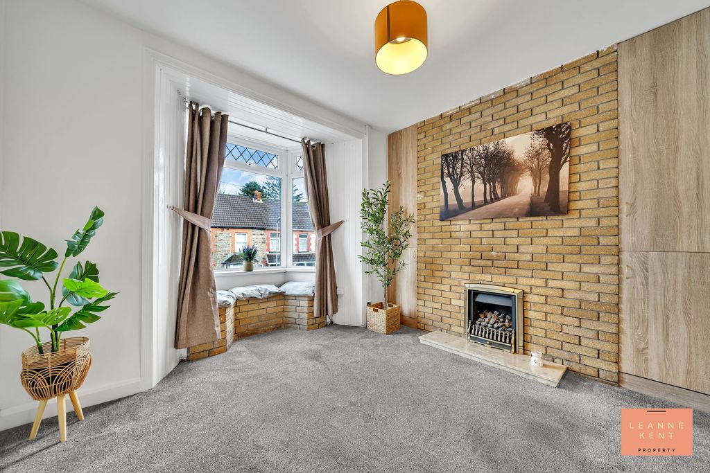 Property photo 2 of 33