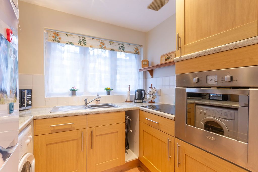 Property photo 3 of 14 Kitchen