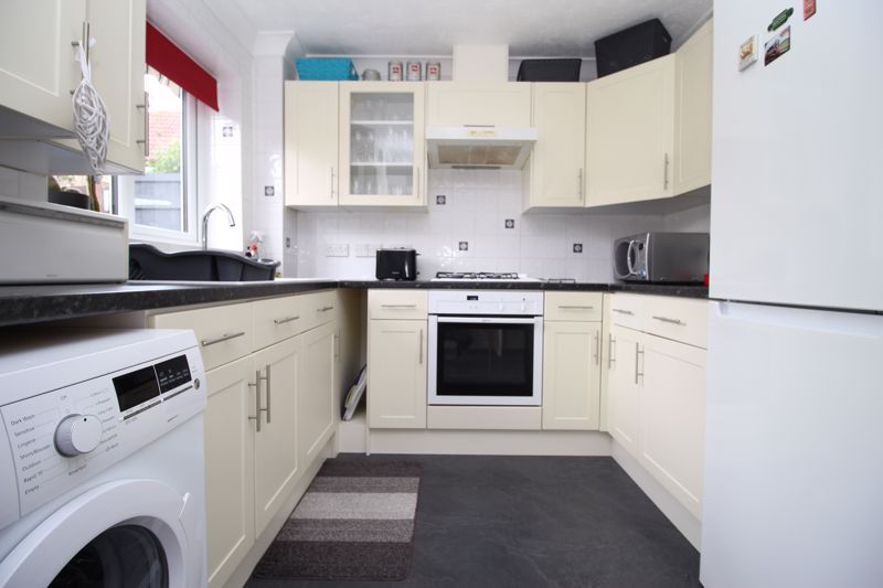 Property photo 2 of 11 Kitchen