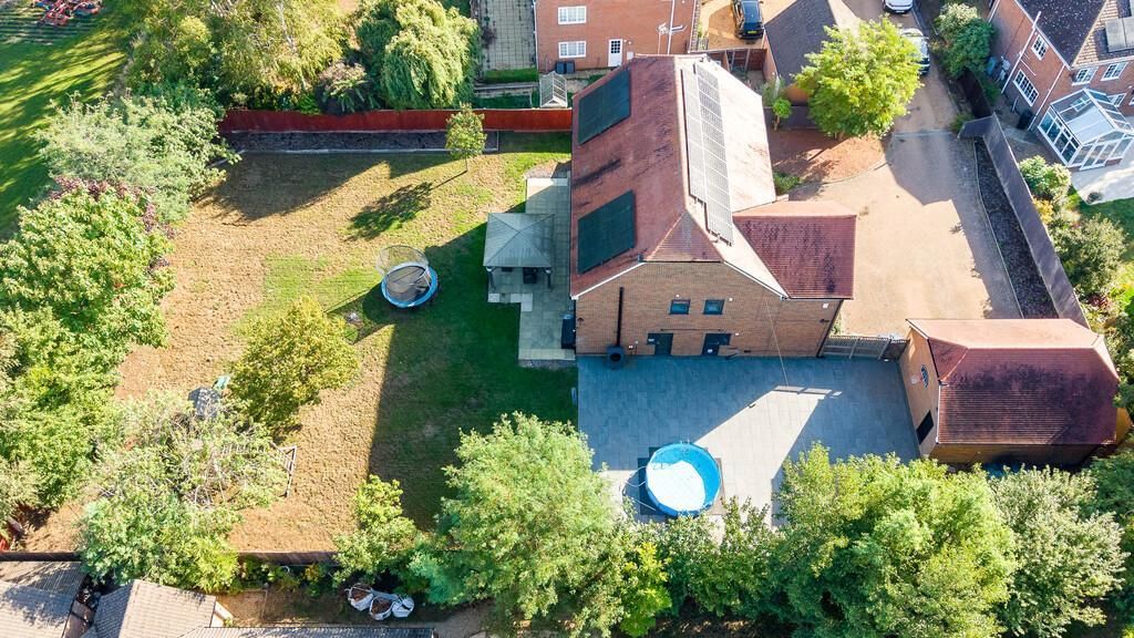 Property photo 2 of 35