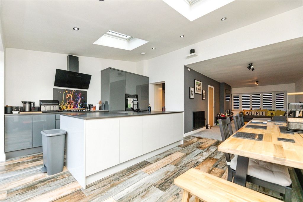 Property photo 2 of 17 Picture No. 35