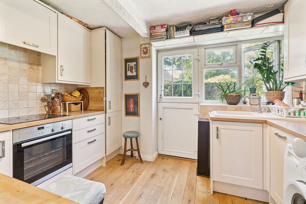 Property photo 2 of 9 Kitchen