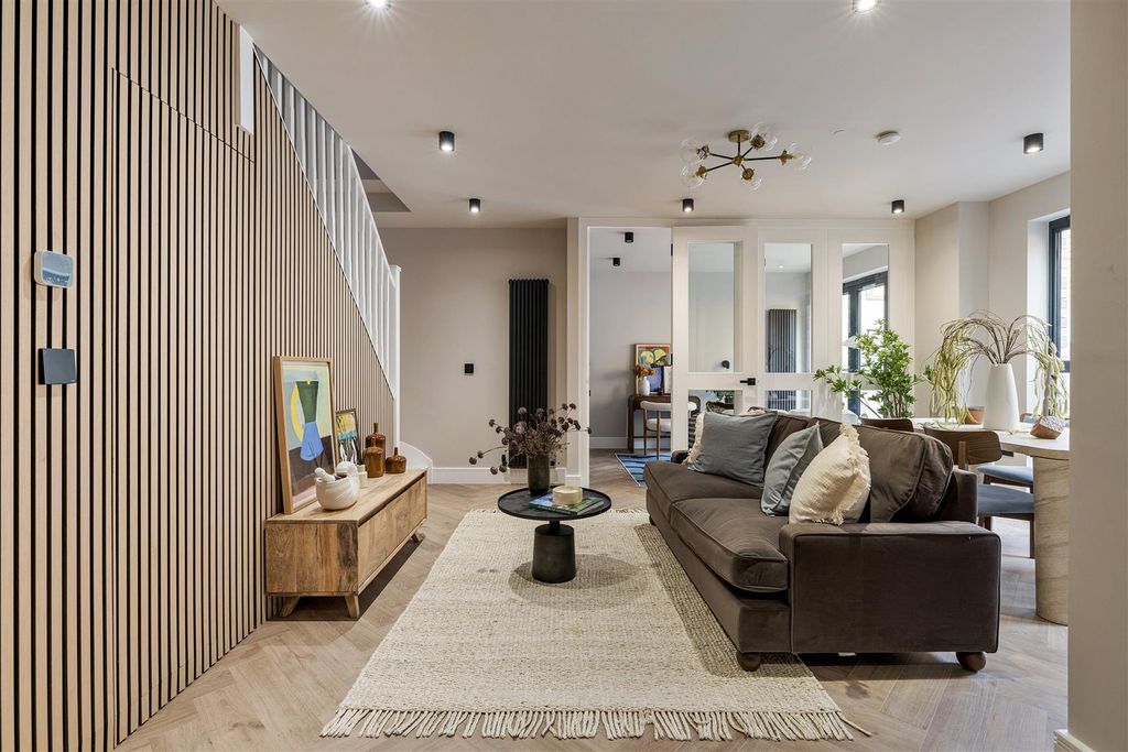 Property photo 1 of 37 Hoe Street, E17