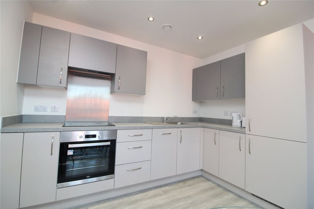 Property photo 3 of 8 Picture No. 12