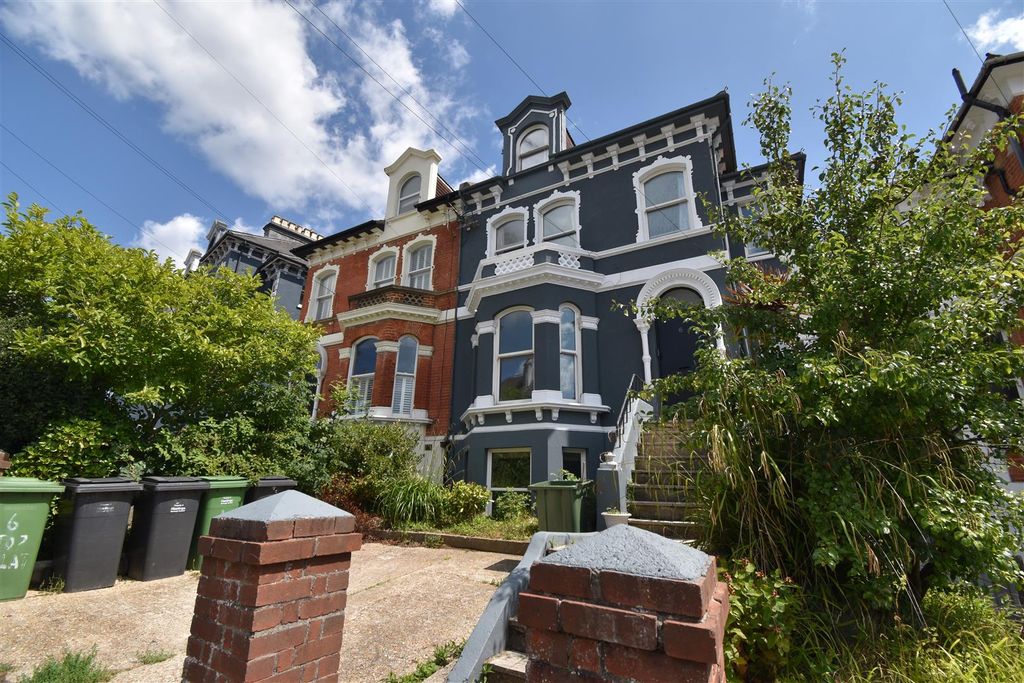 Property photo 1 of 10 Front
