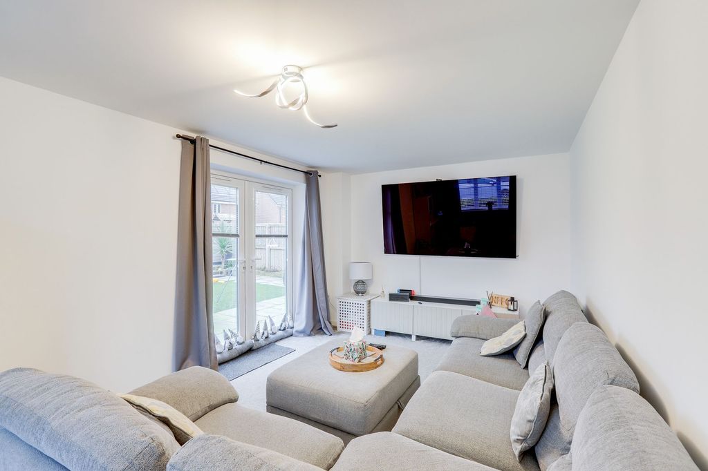 Property photo 2 of 23