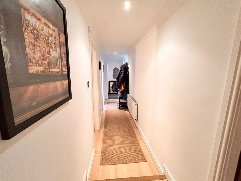 Property photo 3 of 19 Entrance