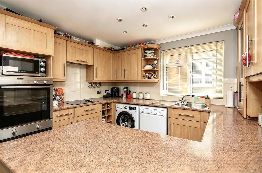 Property photo 3 of 12 Kitchen / Diner