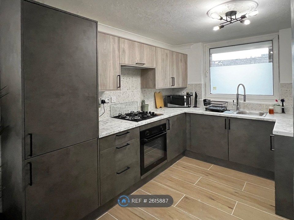 Property photo 1 of 17 Kitchen