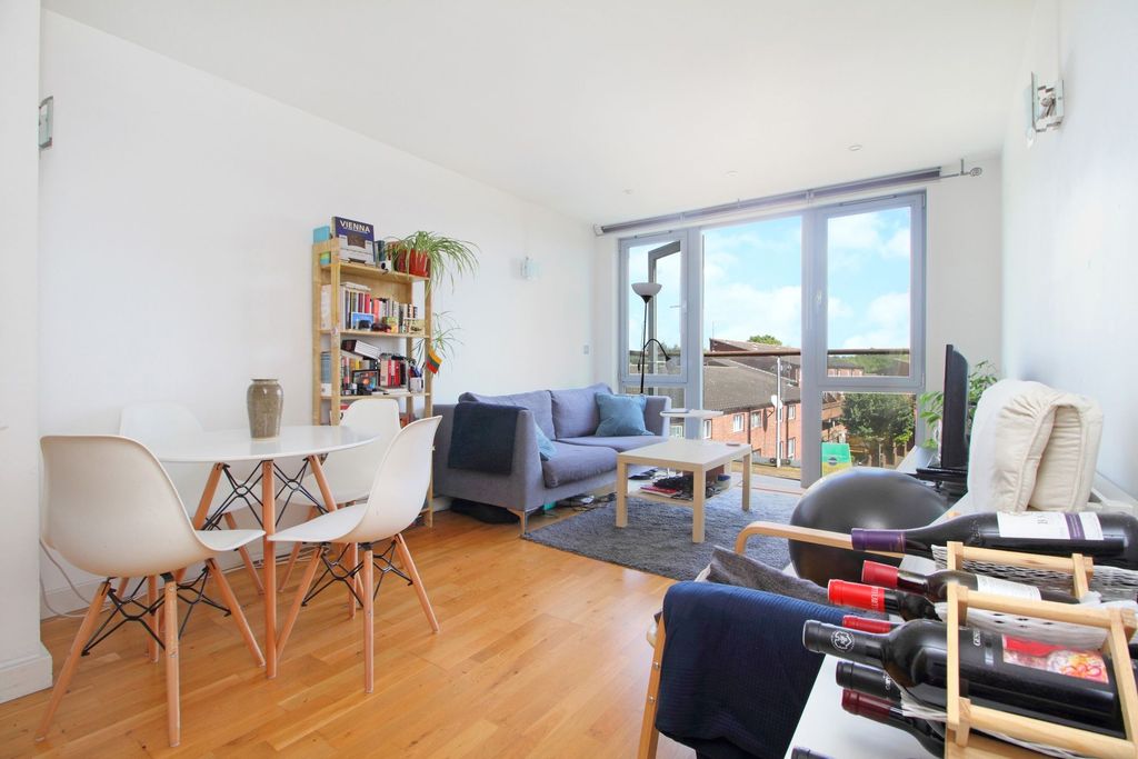 Property photo 1 of 8