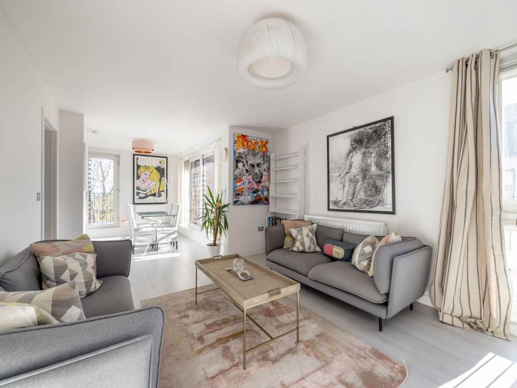 Property photo 3 of 16 76329_Kimmerghamedrive_007