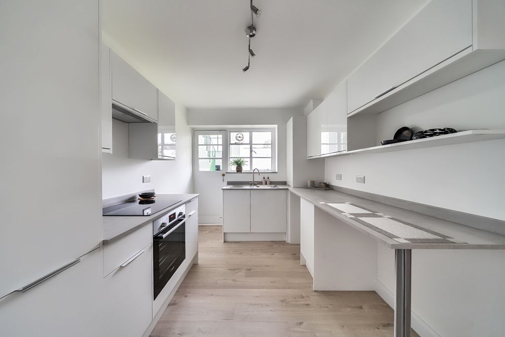 Property photo 2 of 10 1332353-15-688B35...