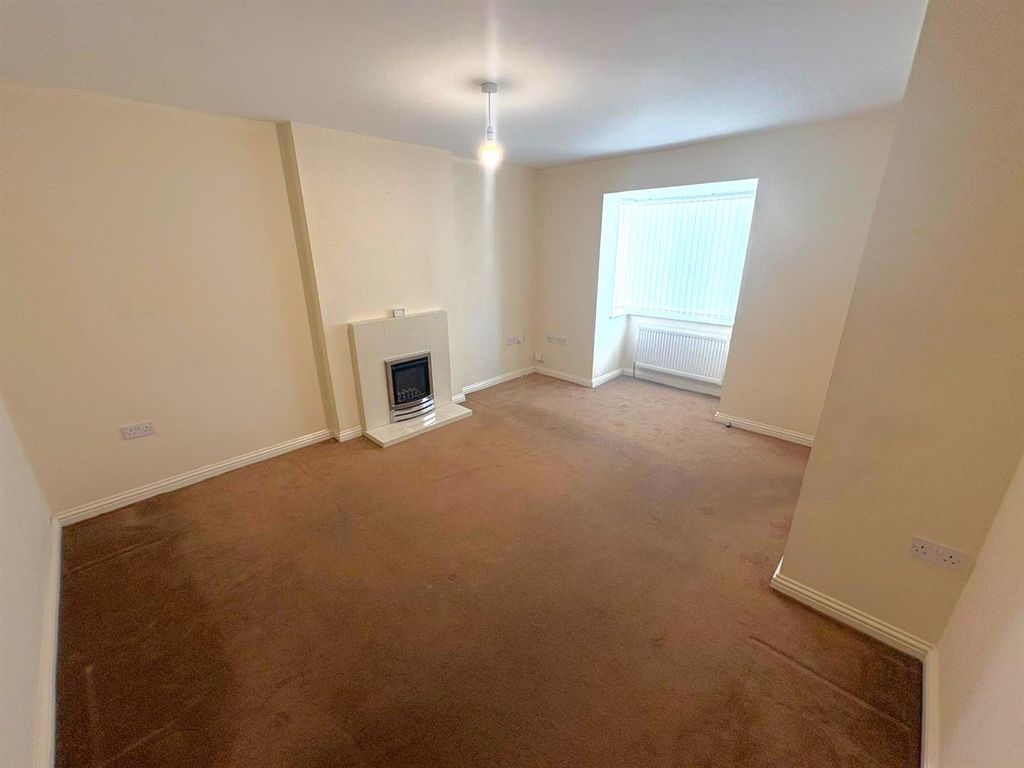 Property photo 3 of 15 Living Room