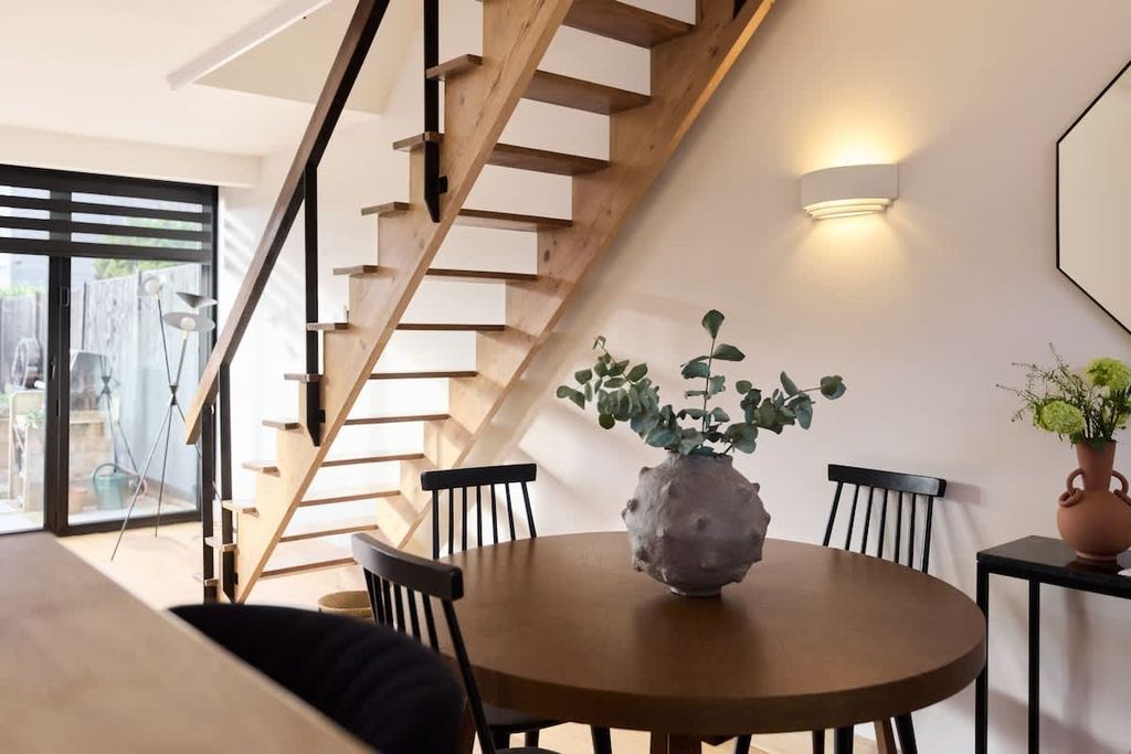 Property photo 3 of 24 9Efe2Bb7-c9A6-40-...