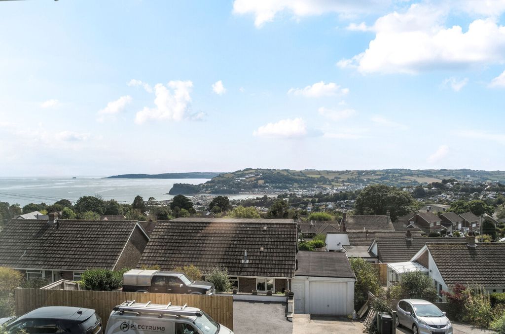 Property photo 2 of 24 Sea View