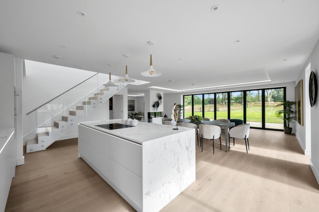 Property photo 1 of 43