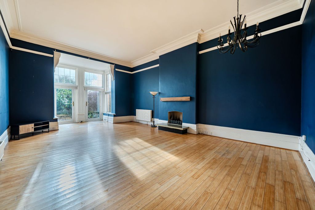 Property photo 3 of 11