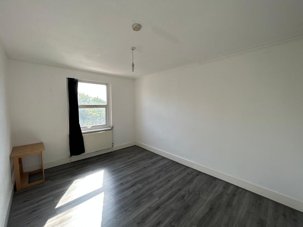 Property photo 3 of 7 Gallery
