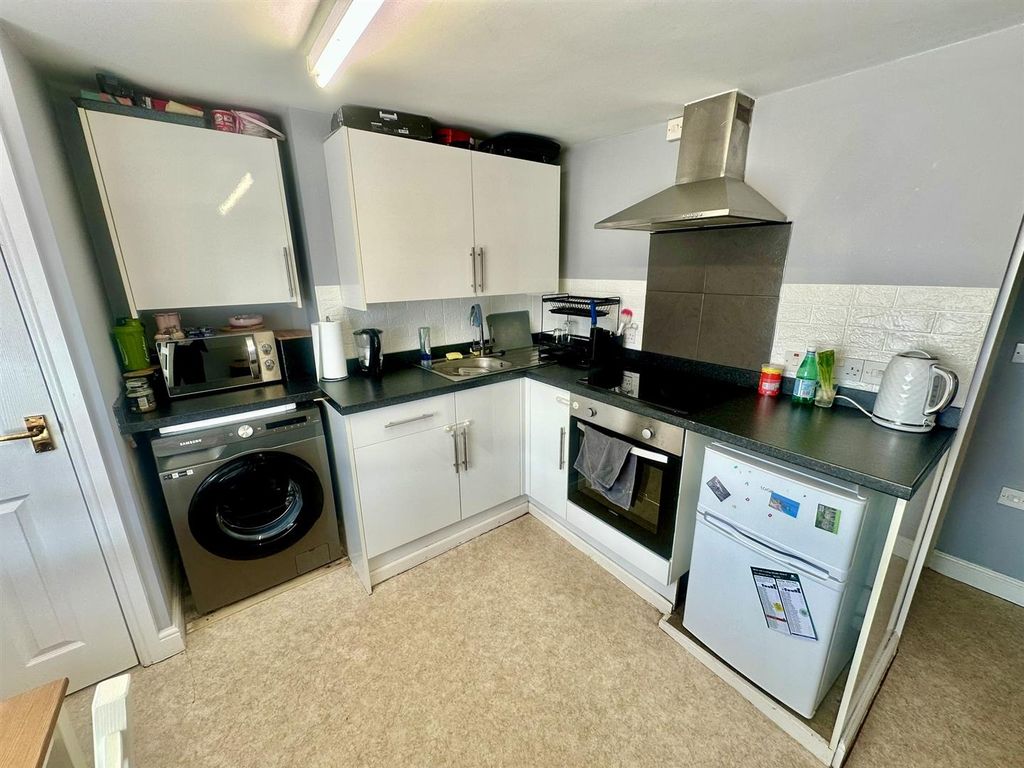 Property photo 3 of 8 Kitchen Diner (2/2)