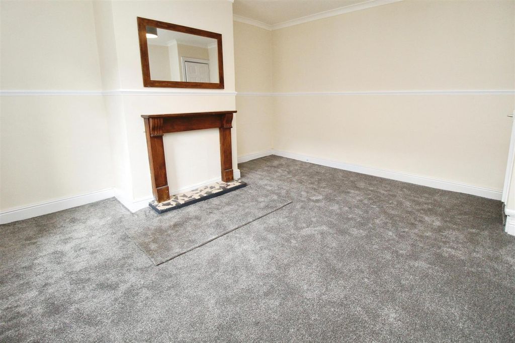 Property photo 2 of 12 Lounge