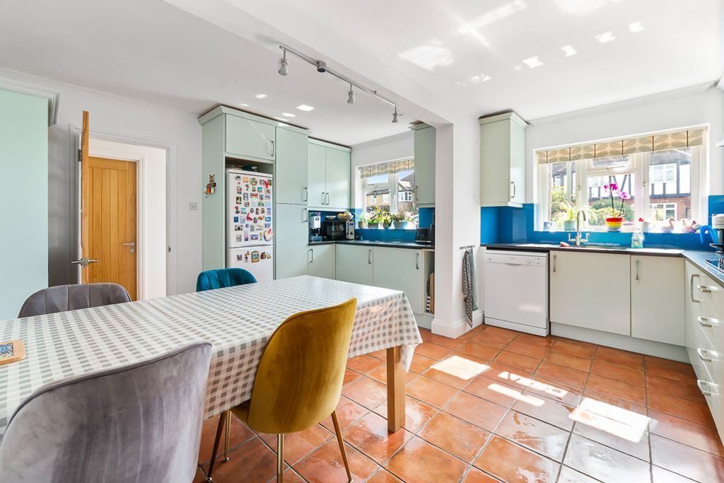 Property photo 3 of 16