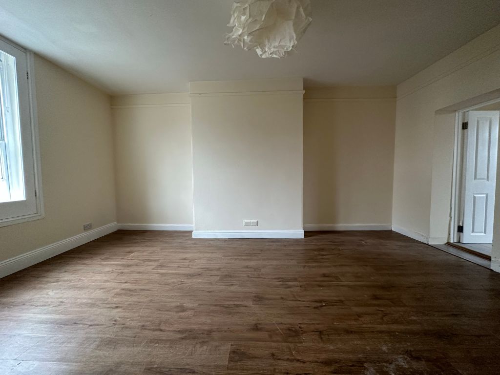 Property photo 3 of 8 Photo 03