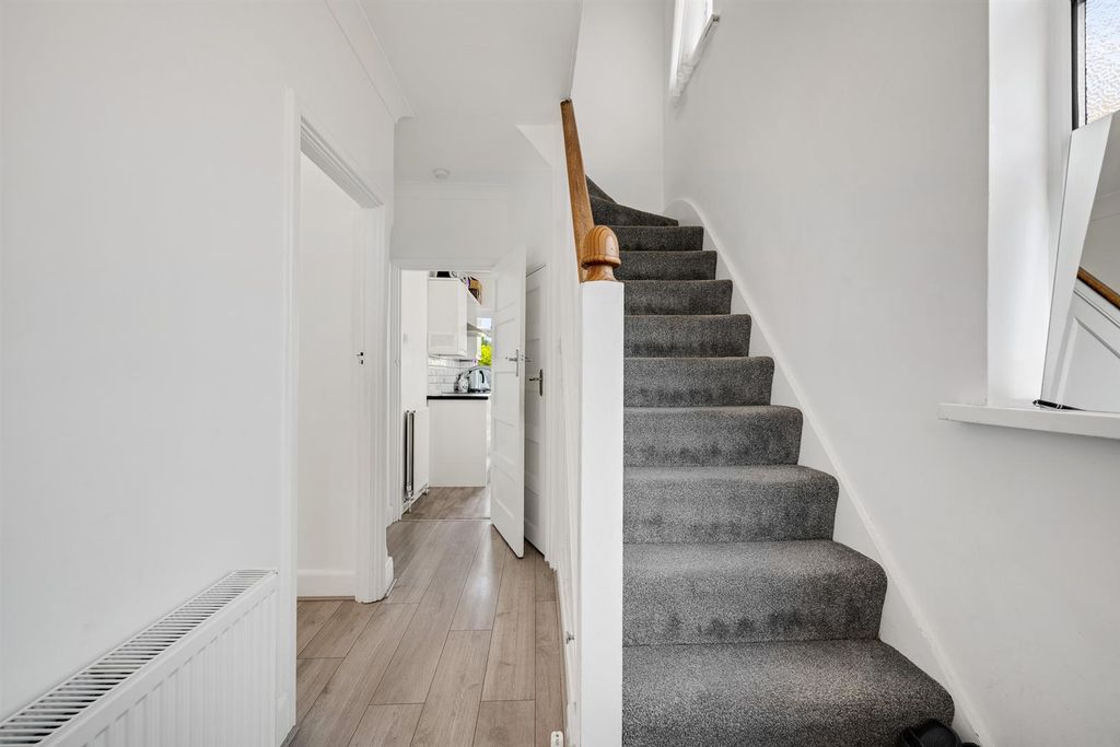 Property photo 2 of 12 Entrance Hall