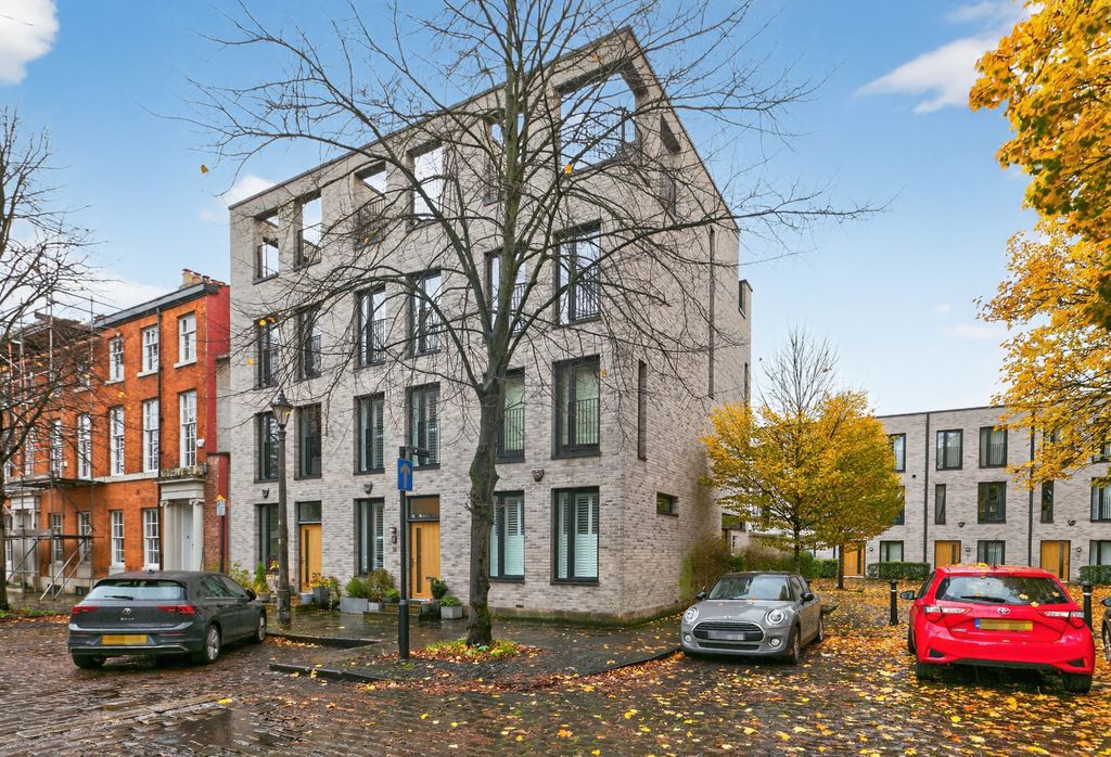 Property photo 1 of 31 Front