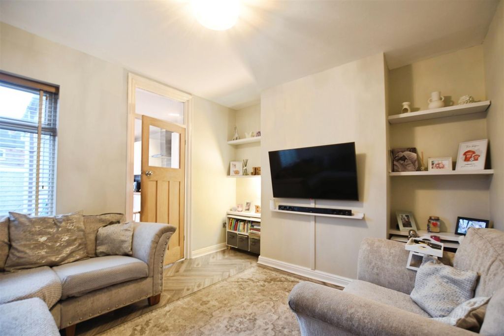 Property photo 2 of 20 Sitting Room