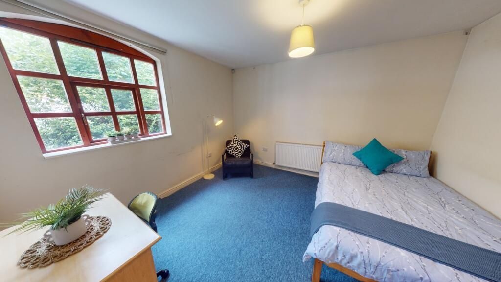 Property photo 1 of 6 A Cozy Single Bedroom Featuring A Comfortable Sing...