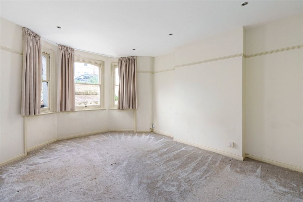 Property photo 2 of 12 Picture 2