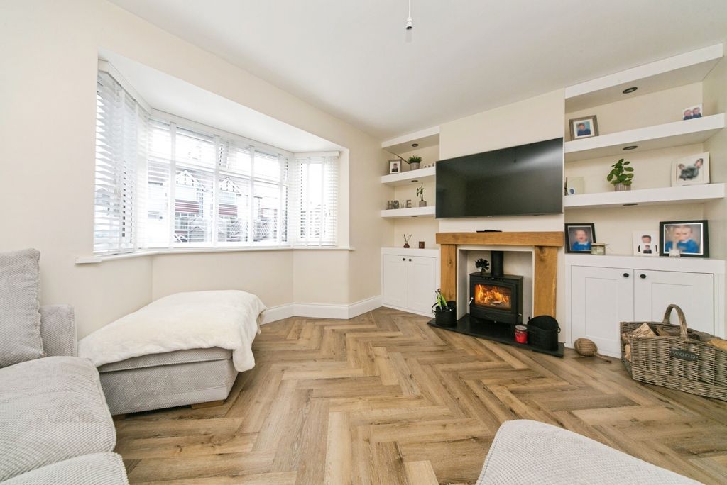 Property photo 1 of 18 Pbox-Img.Jpg