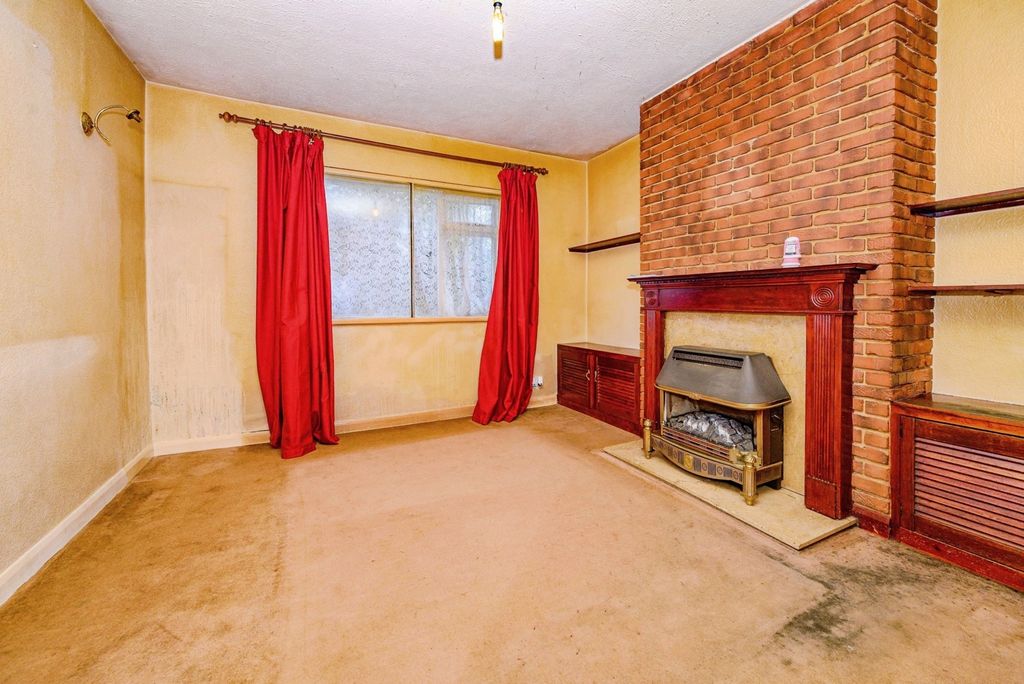 Property photo 3 of 16 Lounge