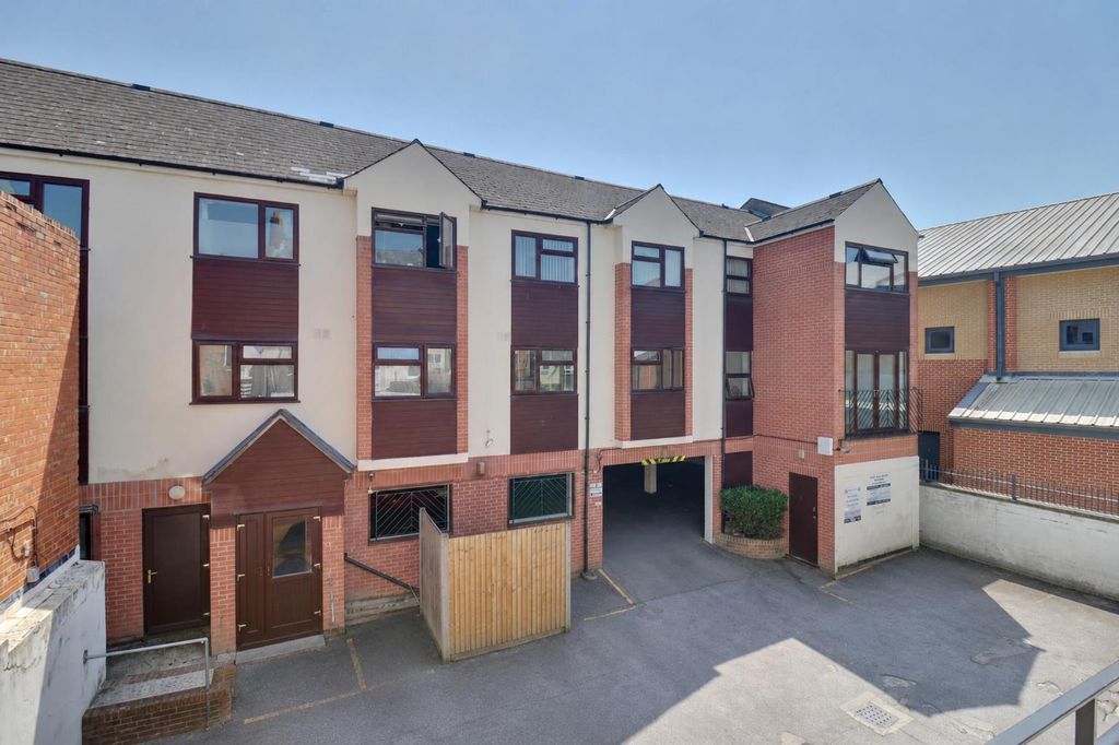 Property photo 1 of 13 85514656-7147-4B68-Baf6-4670A4F6E345.Png