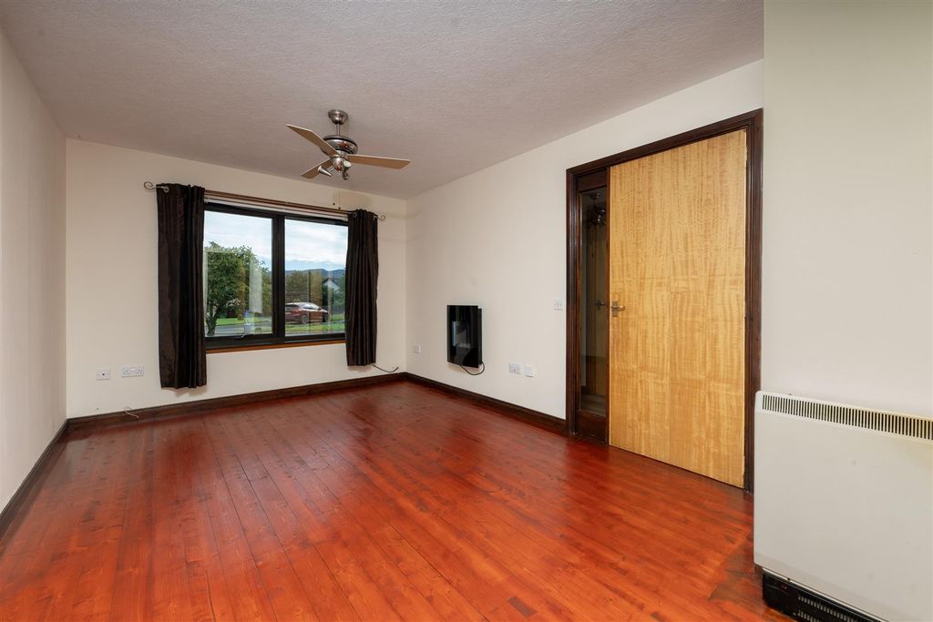 Property photo 3 of 11 MC1_6129.Jpg