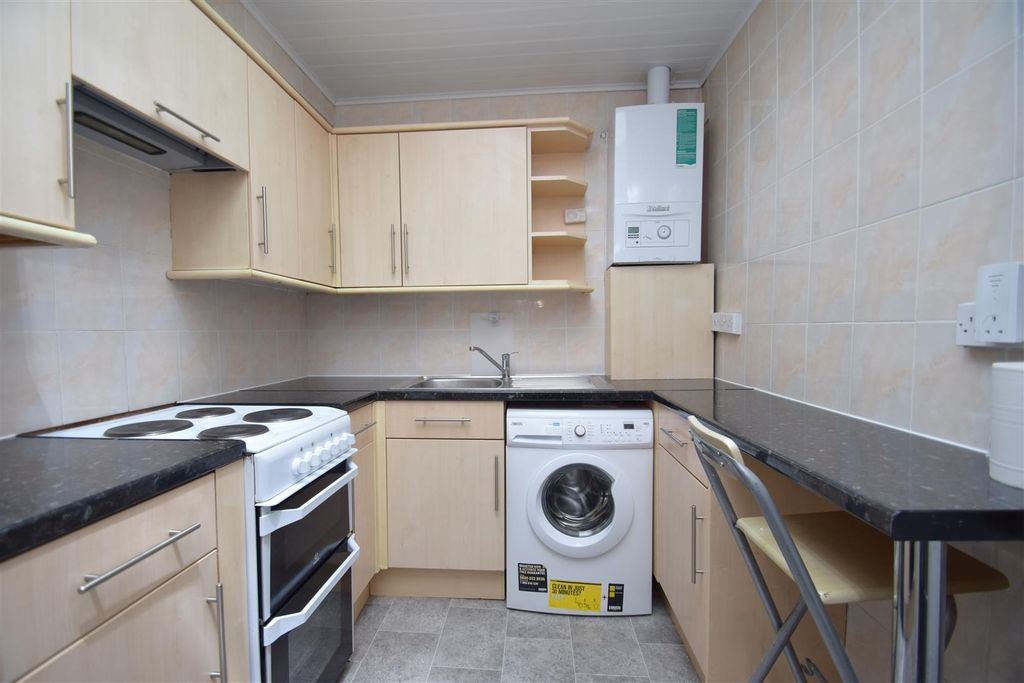 Property photo 3 of 6 Kitchen