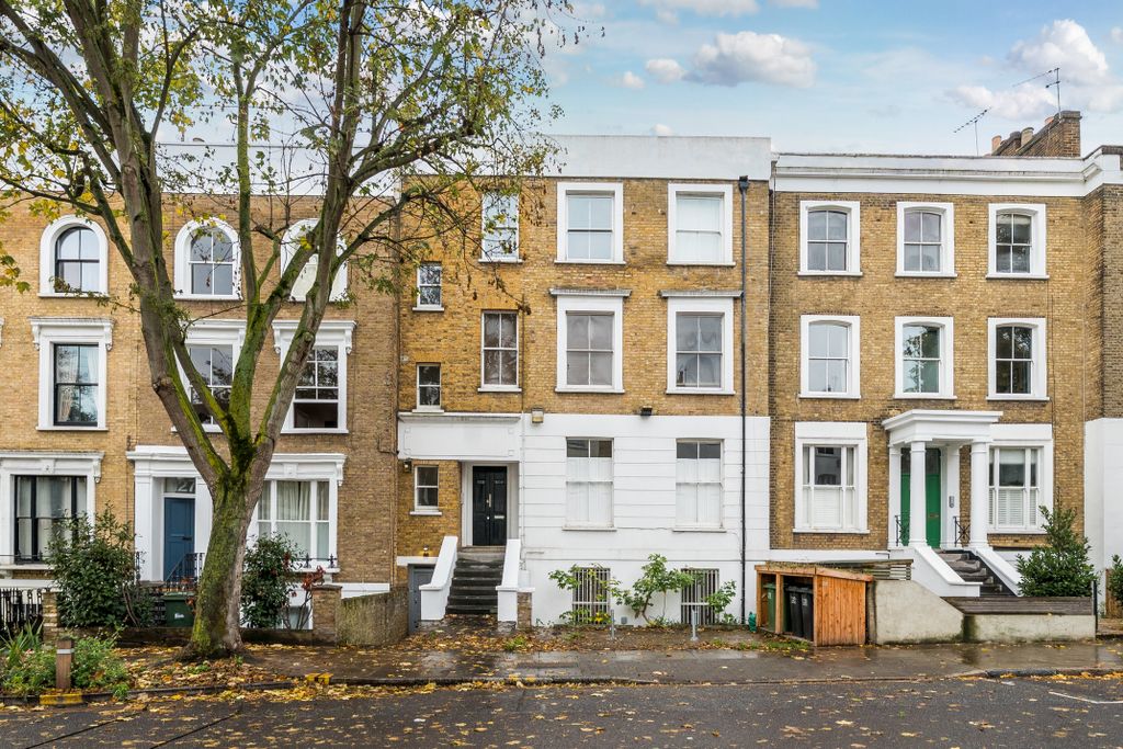 Property photo 2 of 23