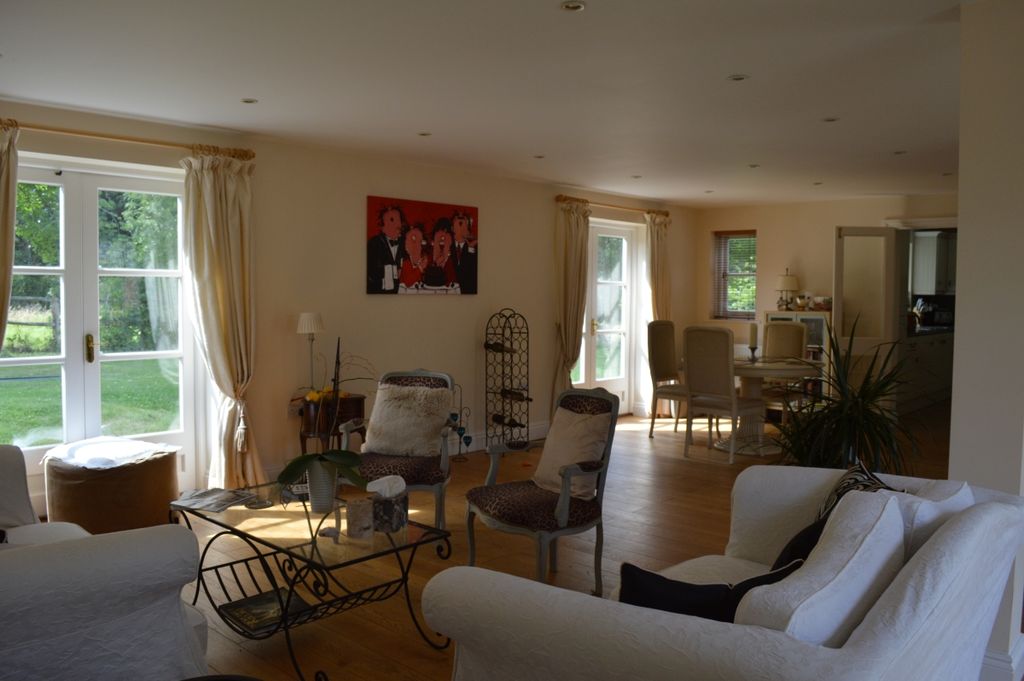 Property photo 3 of 11