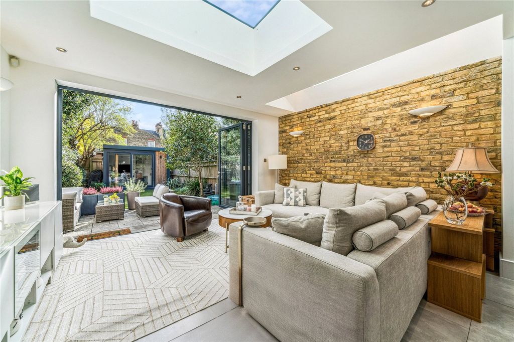 Property photo 2 of 11 Picture No. 37