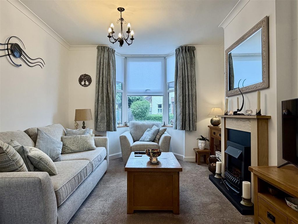 Property photo 3 of 27