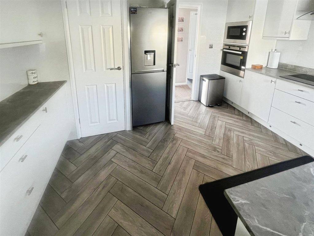 Property photo 3 of 20 Kitchen 2