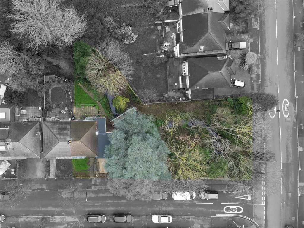 Property photo 2 of 30 Waterhall Avenue, E4