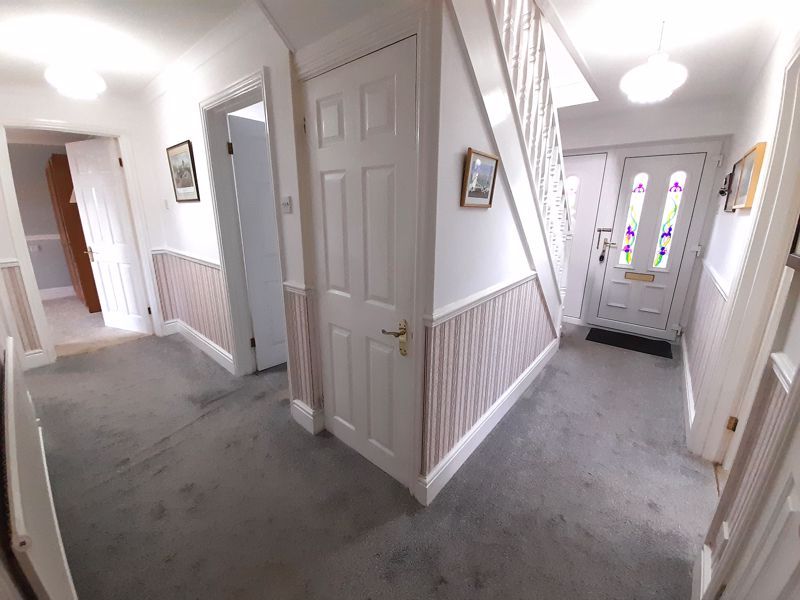 Property photo 3 of 25 Entrance Hall
