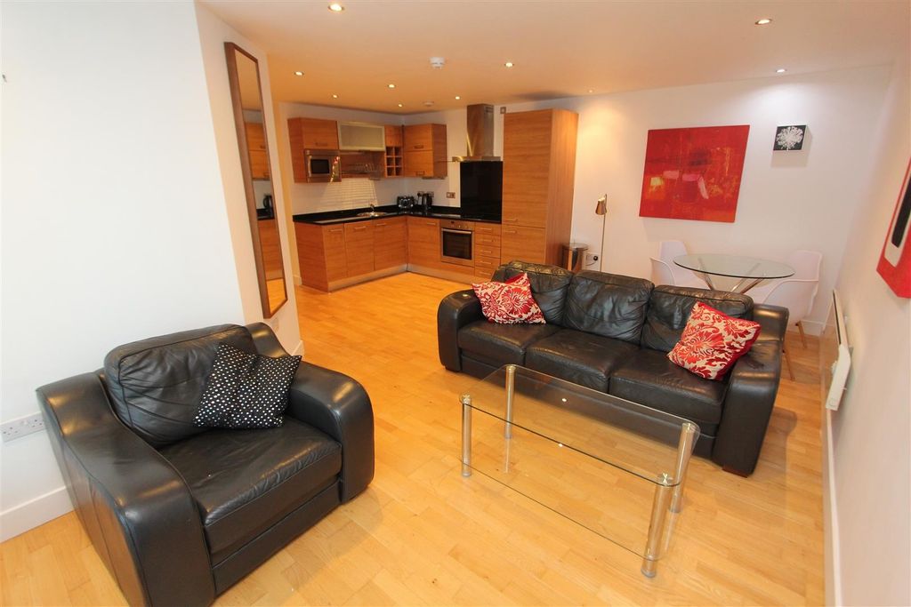 Property photo 1 of 11 Bright Open-Plan Lounge With Sleek Leather Sofas...