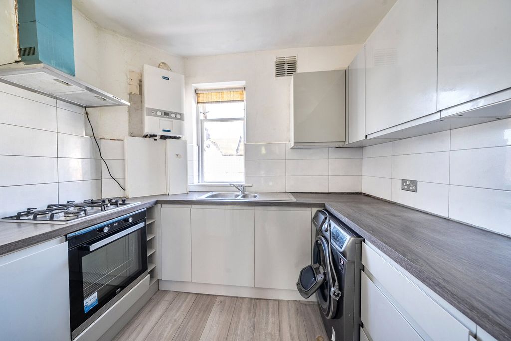 Property photo 3 of 16 1439474-14-69d500...