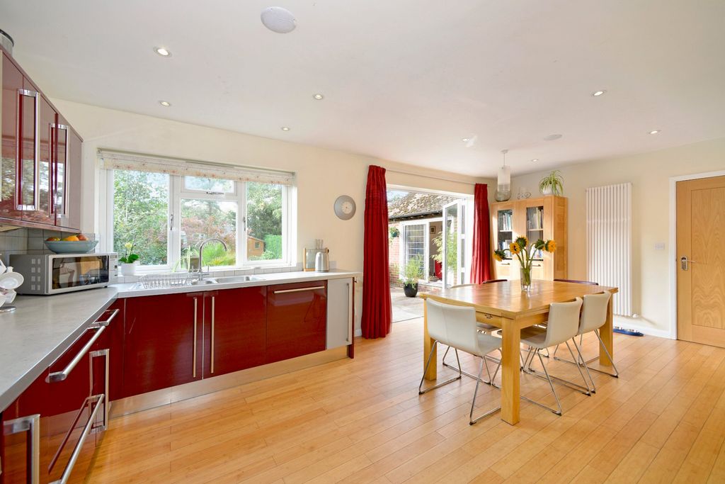 Property photo 2 of 28 Picture No. 34