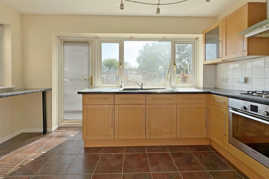 Property photo 3 of 14 Kitchen